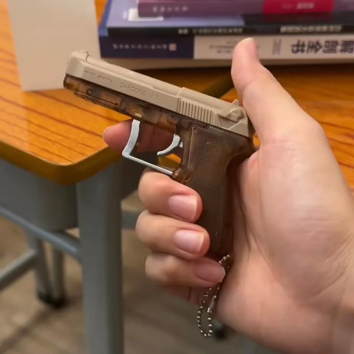 Shock Pen Prank Toy - Portachiavi a forma di pistola giocattolo,